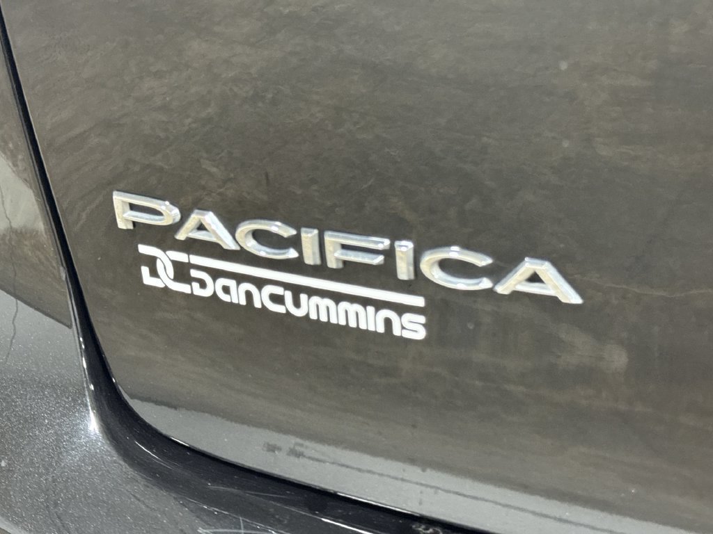 Used 2023 Chrysler Pacifica Touring-L FWD image 26