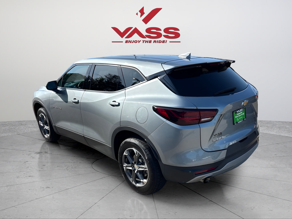 Used 2025 Chevrolet Blazer LT FWD image 3