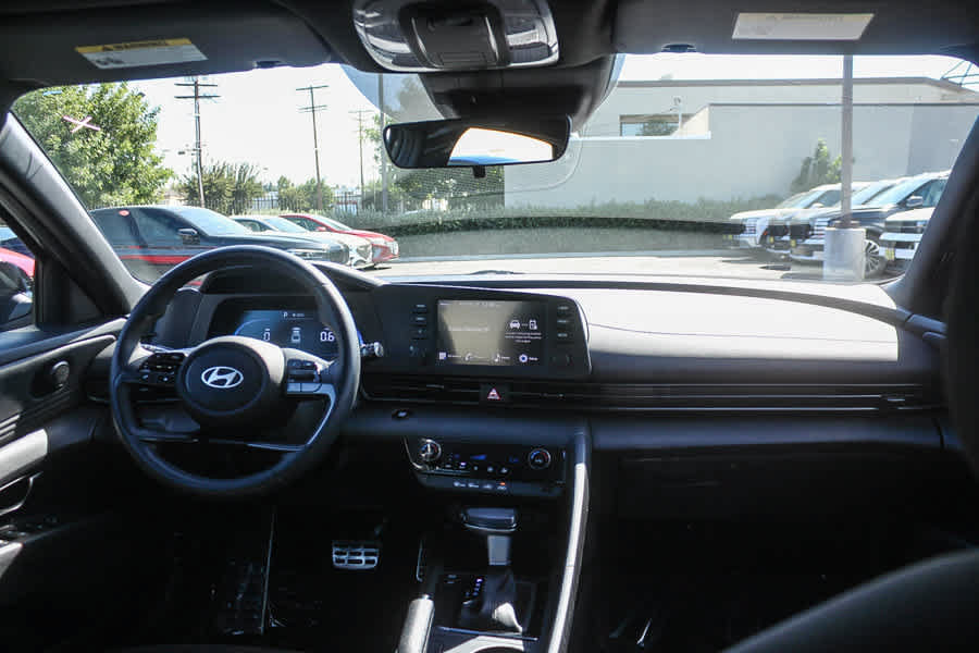 Certified 2025 Hyundai Elantra SEL FWD image 16