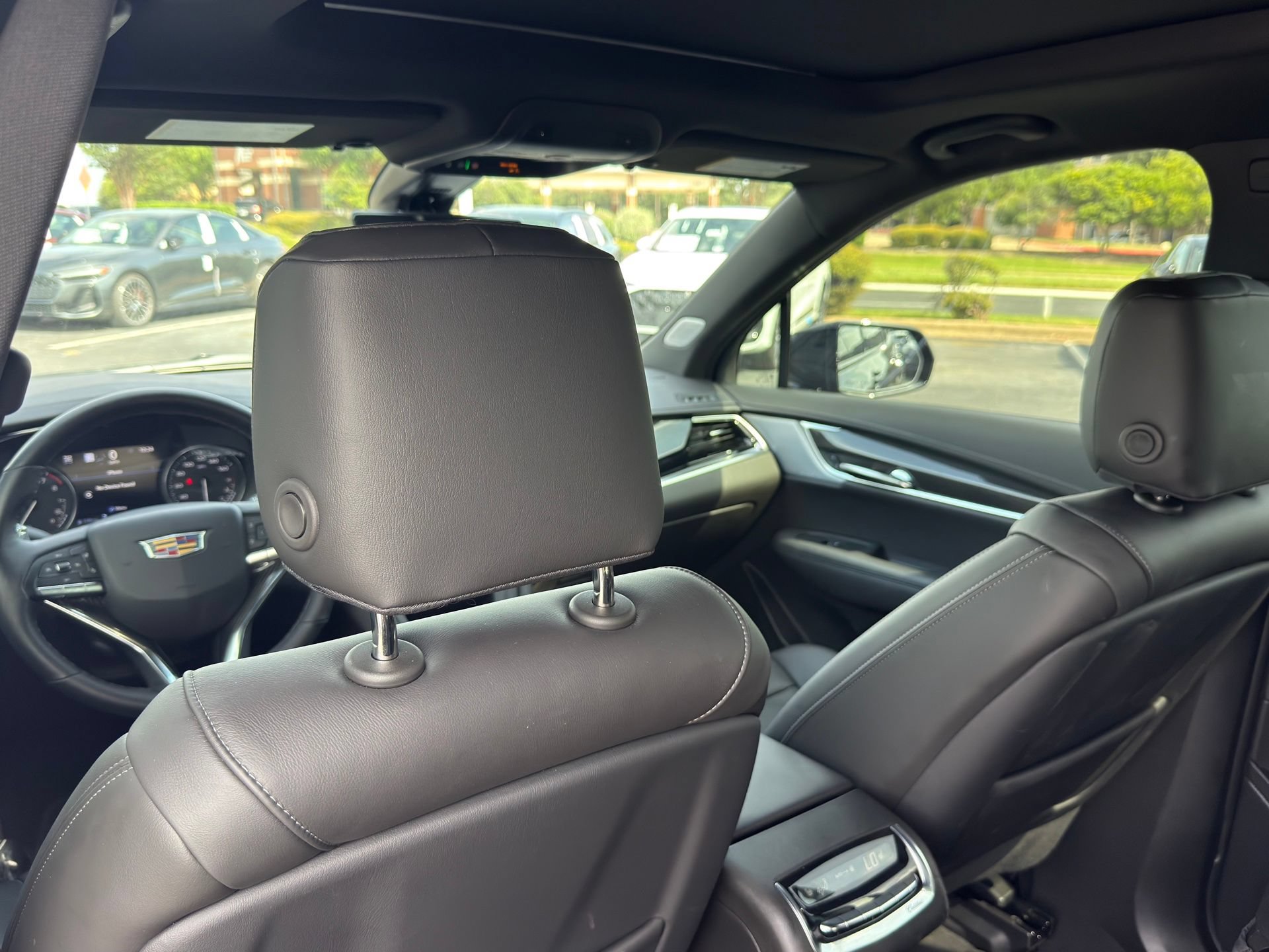 Used 2025 Cadillac XT6 Sport w/ Technology Package AWD/4WD image 36