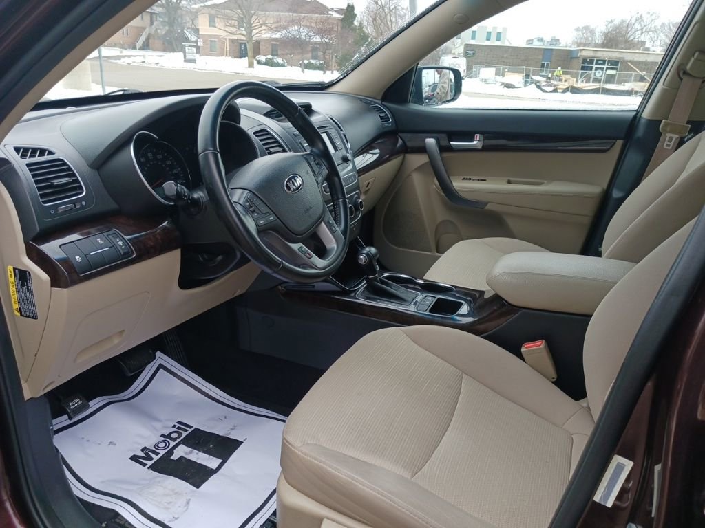 Used 2015 Kia Sorento LX image 2