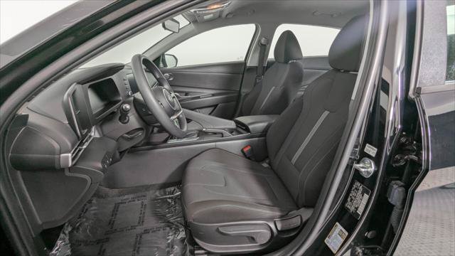 Used 2025 Hyundai Elantra SE FWD image 14
