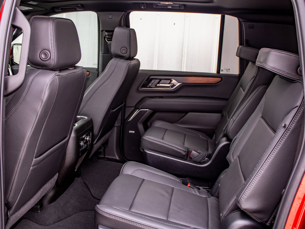 Used 2025 GMC Yukon XL Denali w/ Sun & Power Step Package image 26