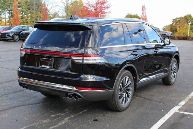 New 2026 Lincoln Aviator AWD image 3