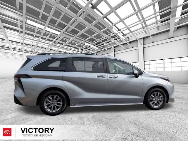 Certified 2025 Toyota Sienna XLE FWD image 2