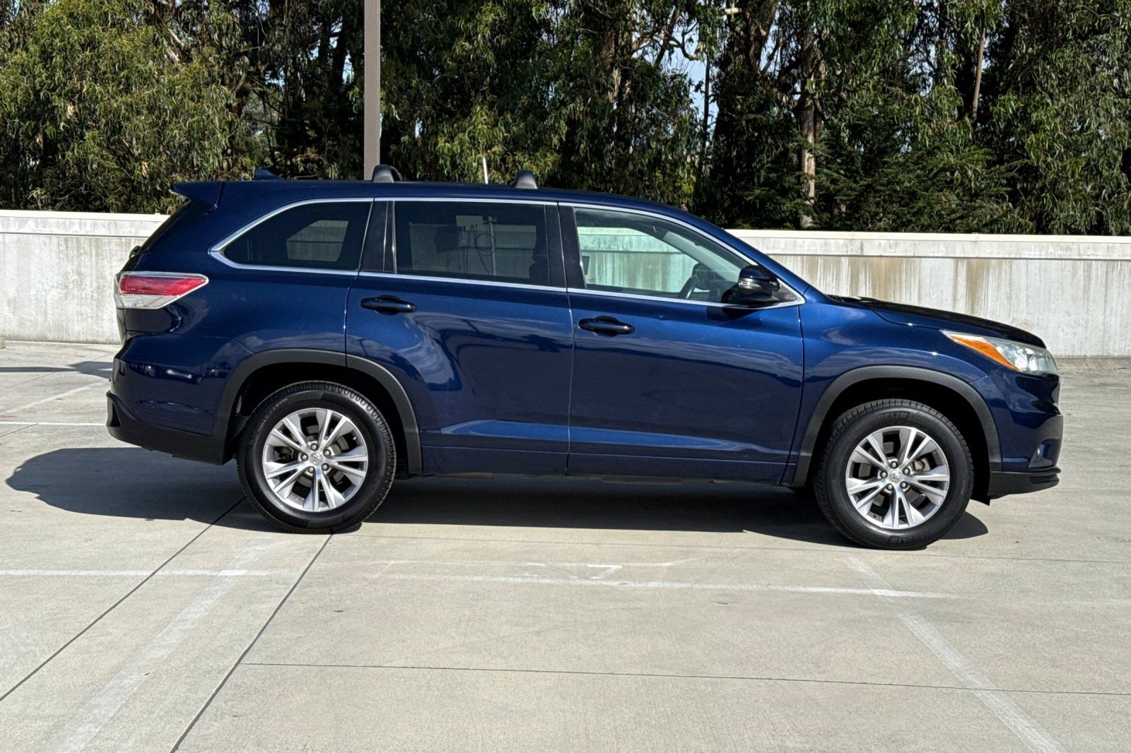 Used 2015 Toyota Highlander Plus FWD image 8