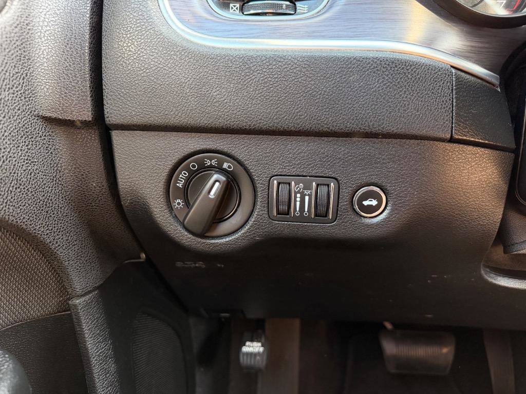 Used 2017 Dodge Charger SE w/ Popular Equipment Group image 10