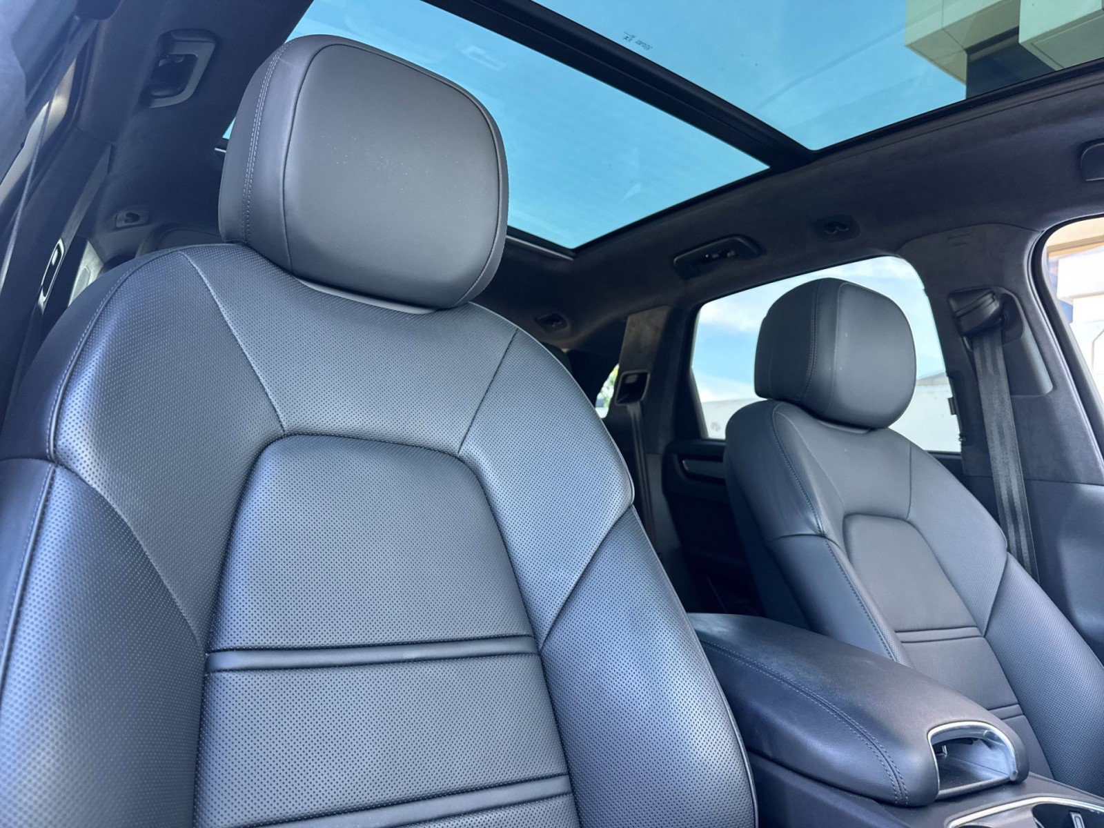 Certified 2023 Porsche Cayenne Turbo image 17