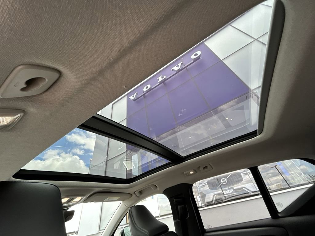 Certified 2023 Volvo XC40 B5 Plus w/ Driver Assist Package image 24