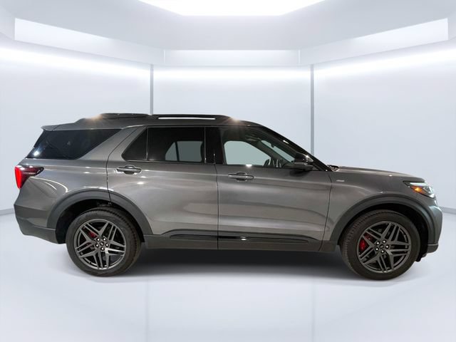 Used 2025 Ford Explorer ST-Line w/ ST-Line Street Pack AWD/4WD image 9