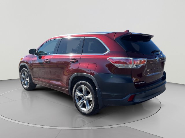 Used 2014 Toyota Highlander Limited w/ Driver Technology Package AWD/4WD image 3