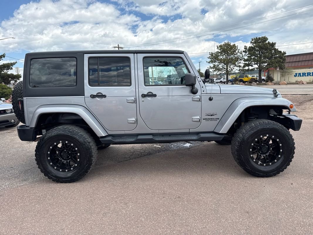 Used 2014 Jeep Wrangler Unlimited Sahara w/ Connectivity Group AWD/4WD image 7