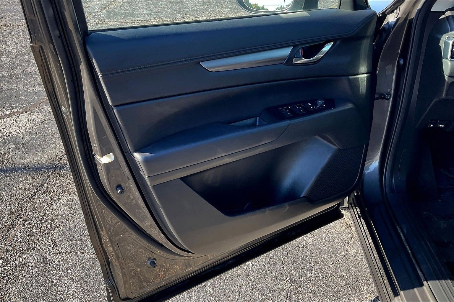 Used 2019 MAZDA CX-5 Touring image 17