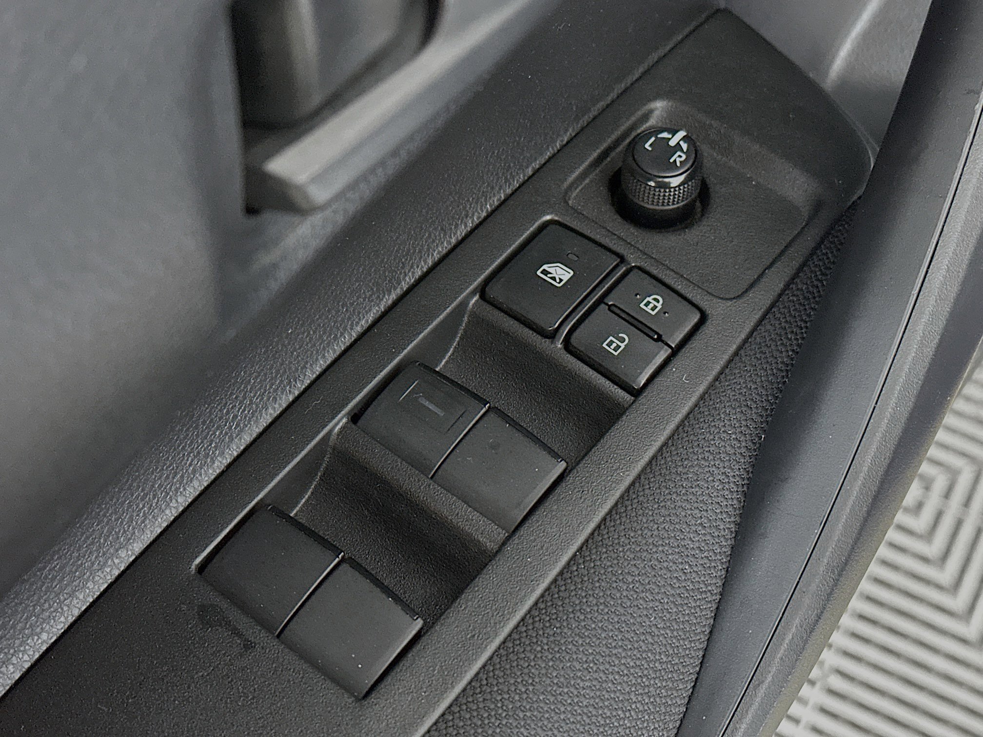 Used 2022 Toyota Corolla LE image 16