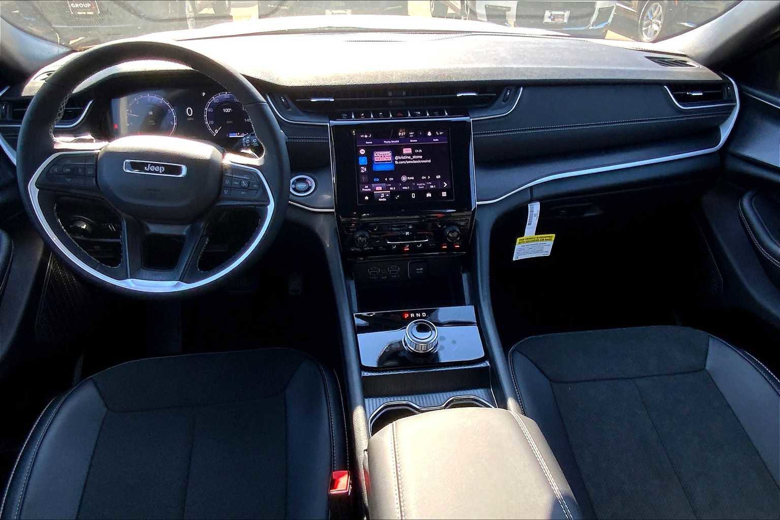 New 2025 Jeep Grand Cherokee Altitude image 5