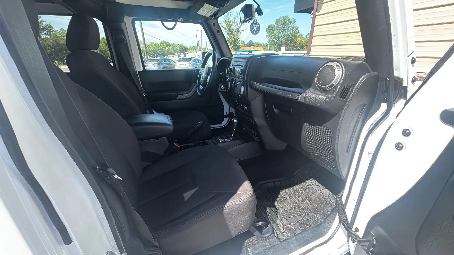 Used 2017 Jeep Wrangler Unlimited Sport w/ Quick Order Package 24S AWD/4WD image 2