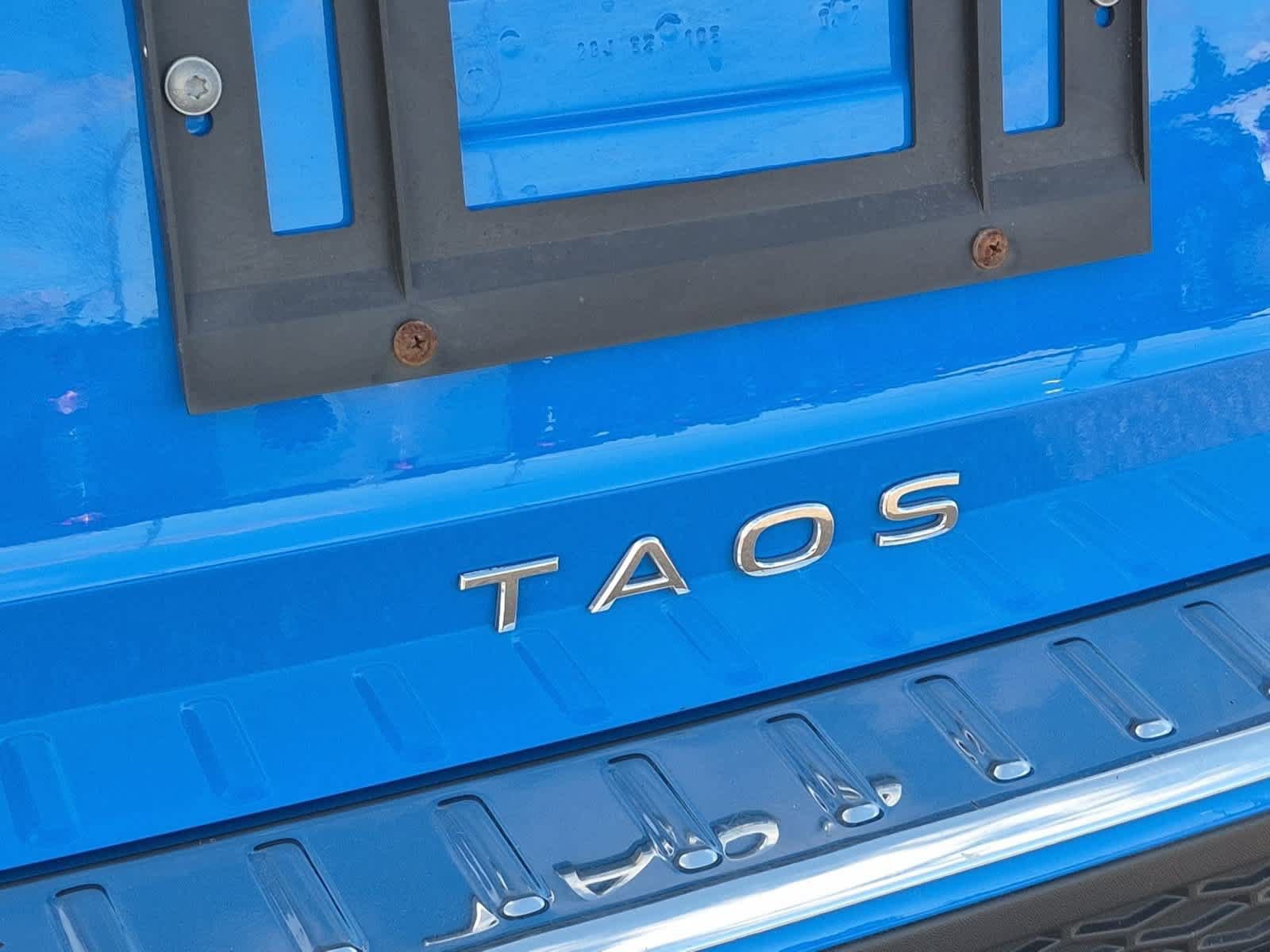 Used 2023 Volkswagen Taos SE w/ Panoramic Sunroof Package AWD/4WD image 12