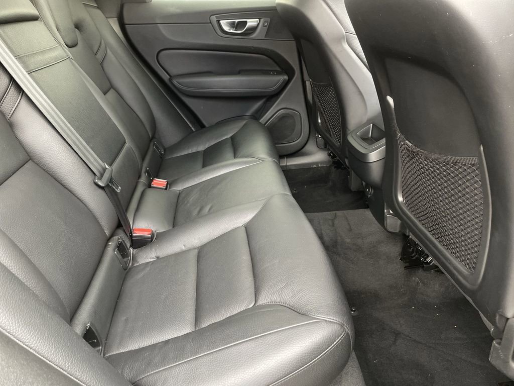 Used 2021 Volvo XC60 T5 Momentum w/ Premium Package image 27