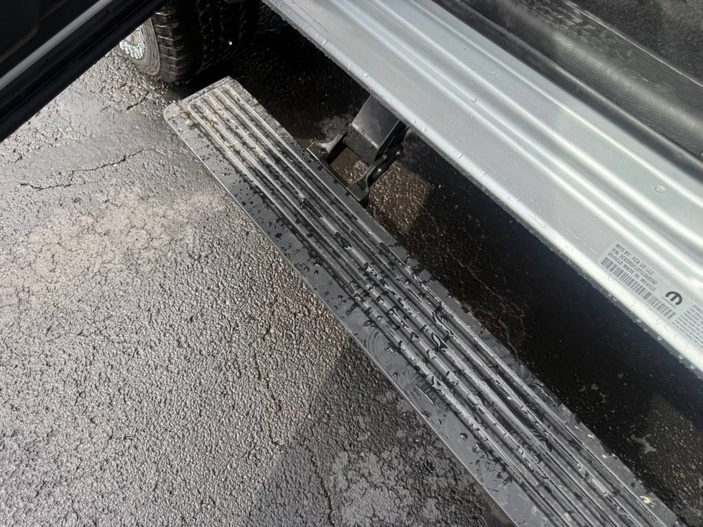 New 2026 RAM 2500 Laramie AWD/4WD image 17