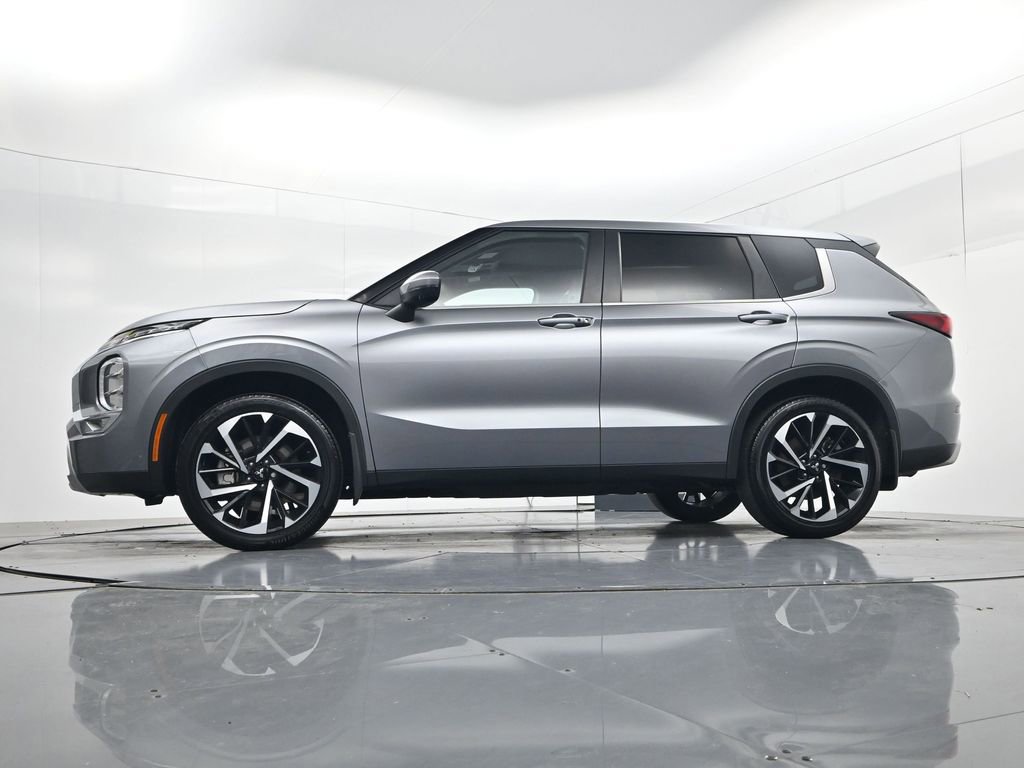 Used 2024 Mitsubishi Outlander SE image 41