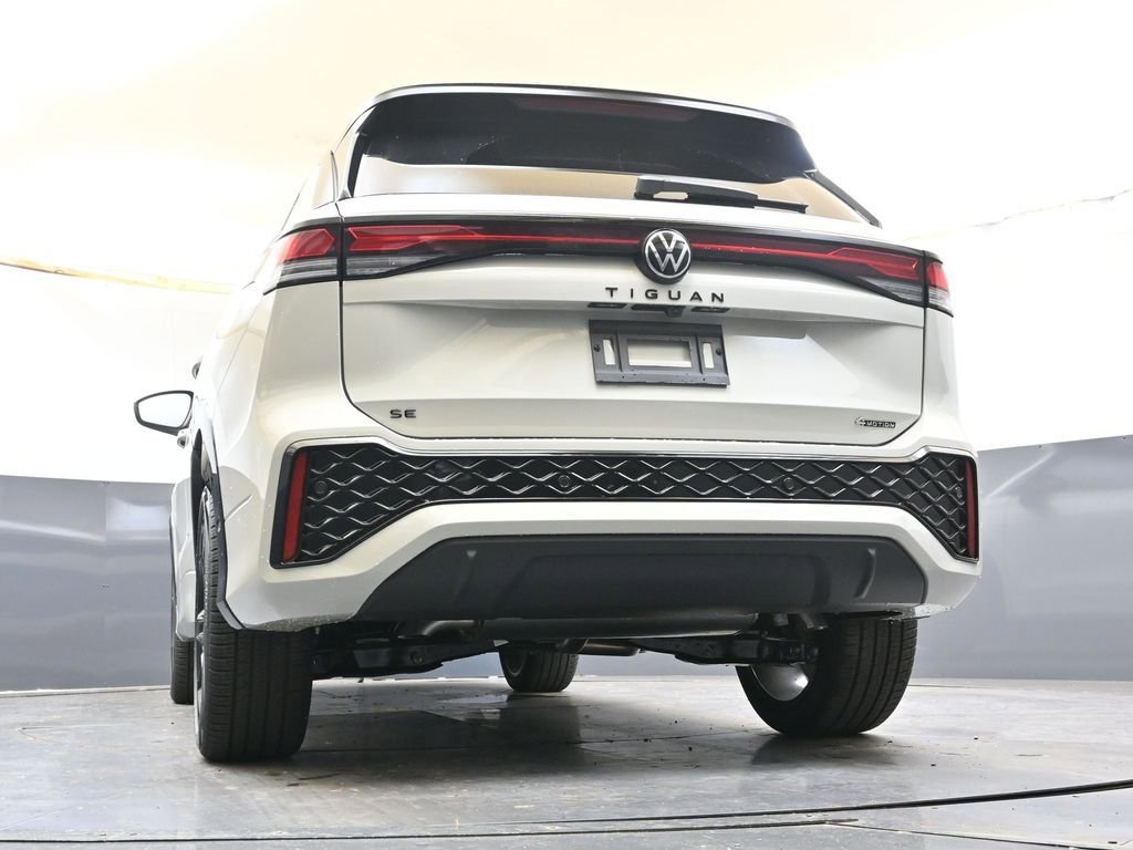 New 2026 Volkswagen Tiguan SE R-Line AWD/4WD image 32