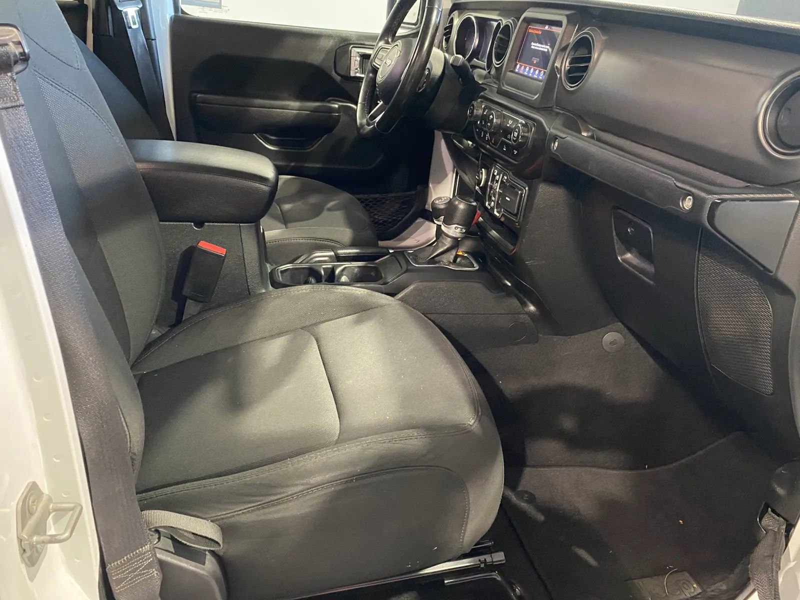 Used 2022 Jeep Gladiator Willys AWD/4WD image 6