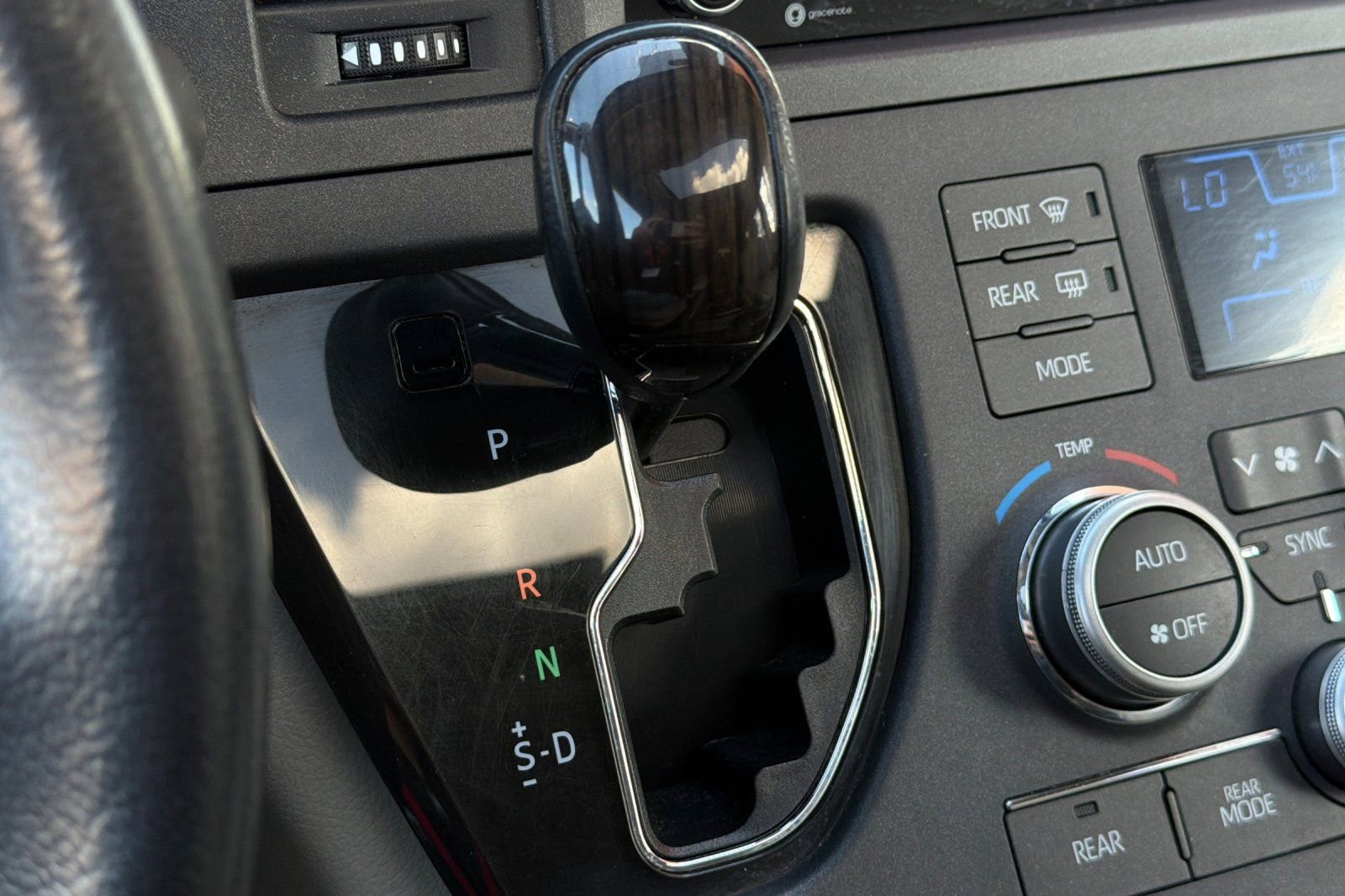 Used 2019 Toyota Sienna XLE w/ XLE Navigation Package AWD/4WD image 32