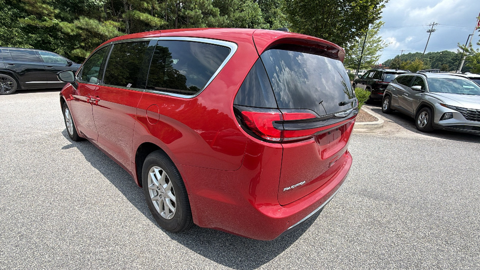 Used 2025 Chrysler Pacifica Select FWD image 10