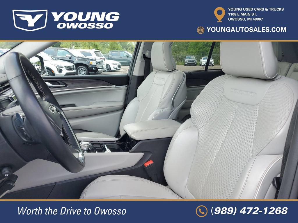Used 2022 Jeep Grand Cherokee Overland w/ Luxury Tech Group IV AWD/4WD image 7