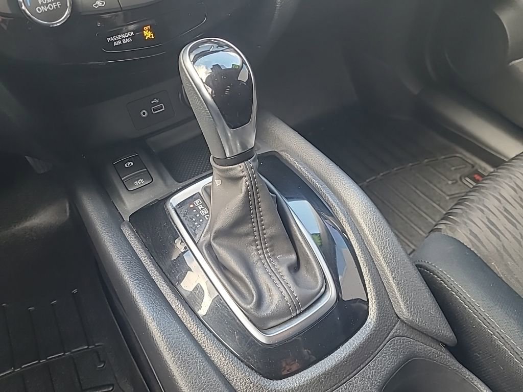 Used 2019 Nissan Rogue SV w/ Premium Package AWD/4WD image 18
