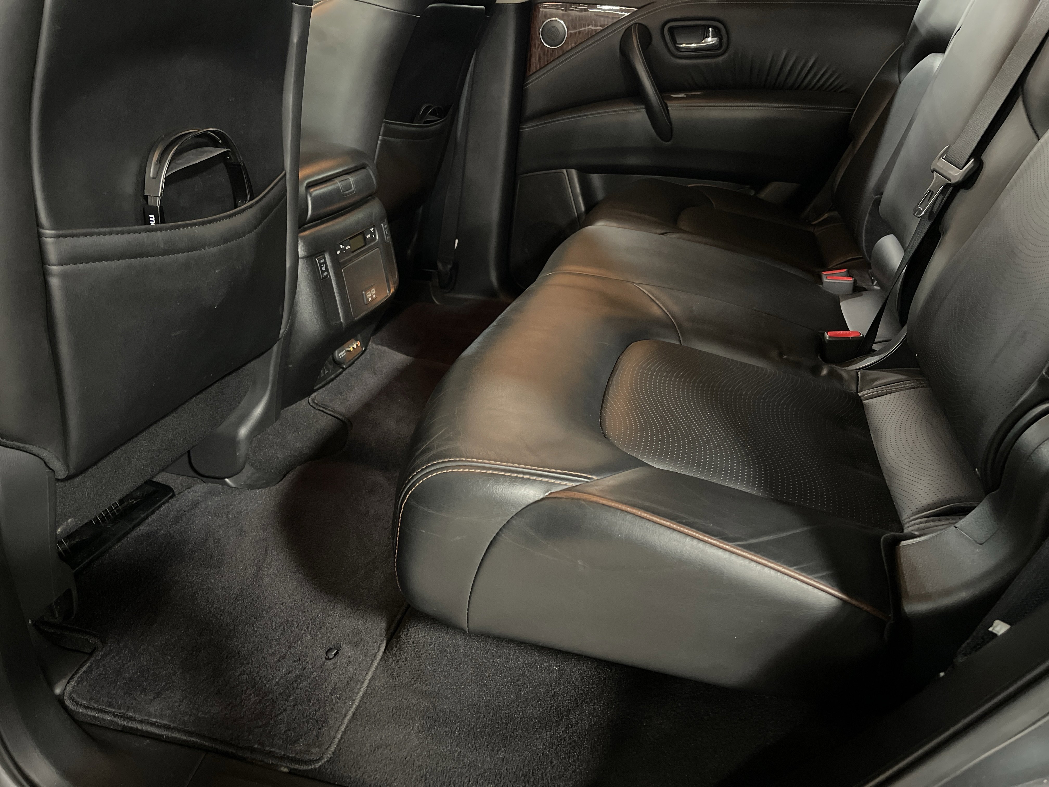 Used 2017 Nissan Armada Platinum w/ Interior Lighting Package image 12