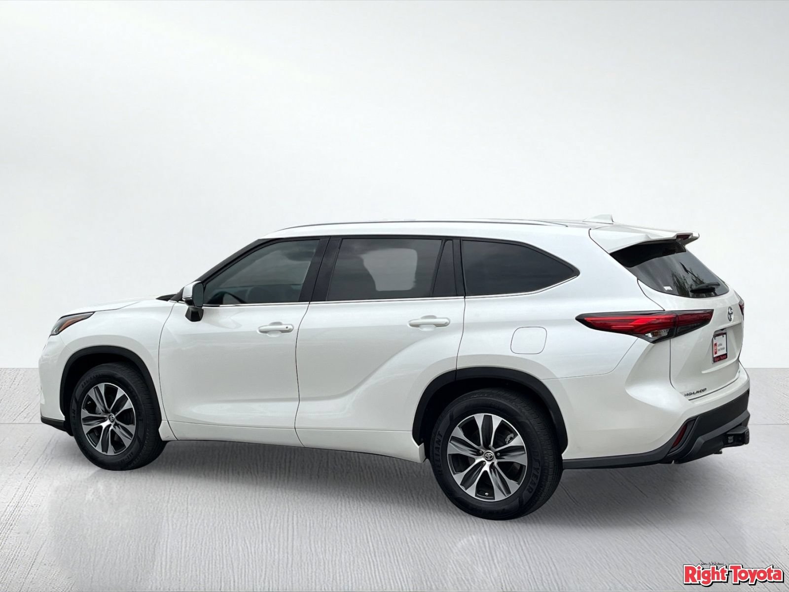 Certified 2021 Toyota Highlander XLE FWD image 5