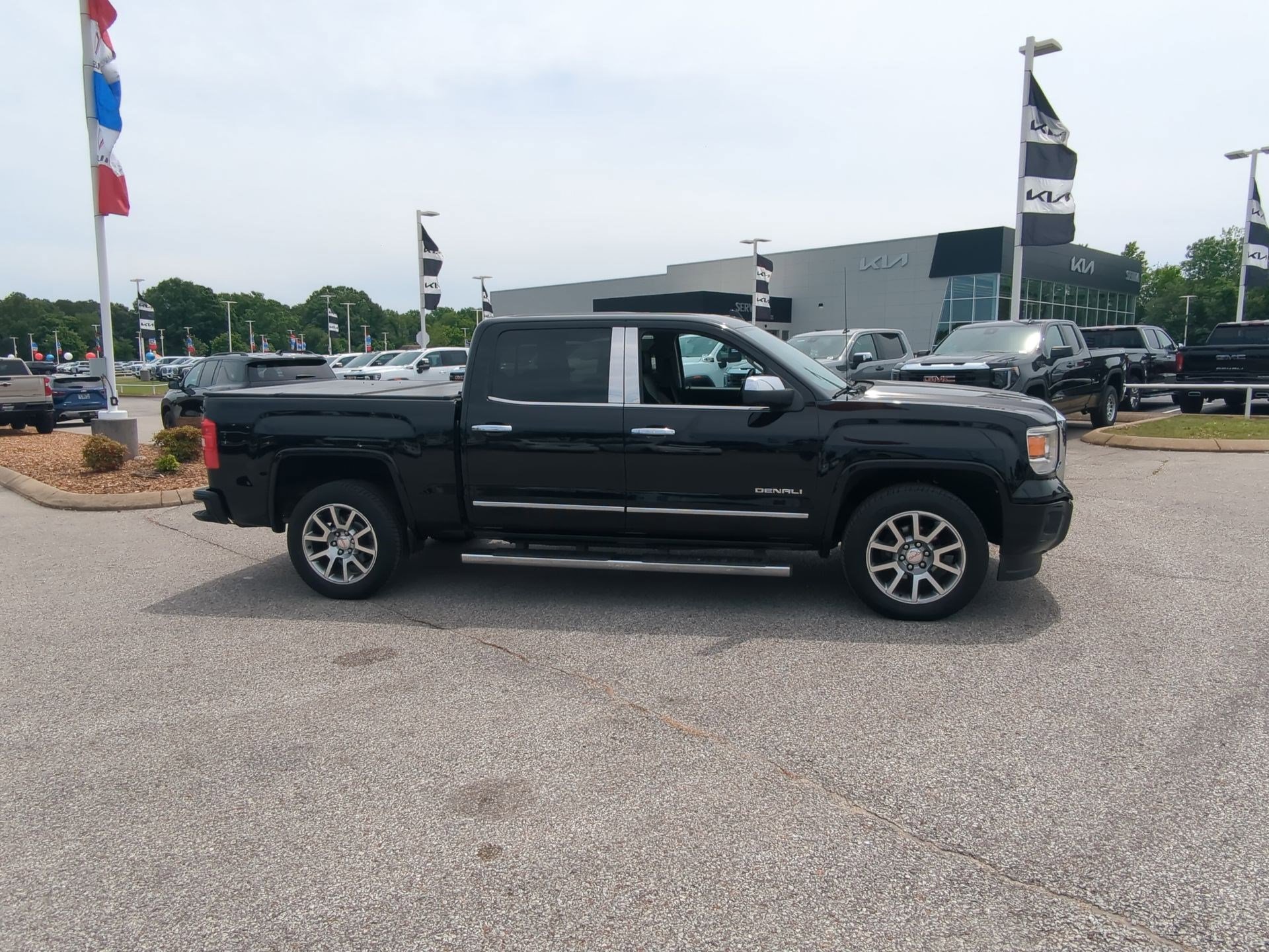 Used 2015 GMC Sierra 1500 Denali w/ Driver Alert Package AWD/4WD image 9