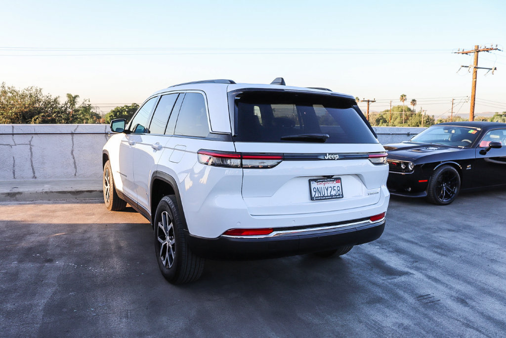 Used 2024 Jeep Grand Cherokee Limited RWD image 7