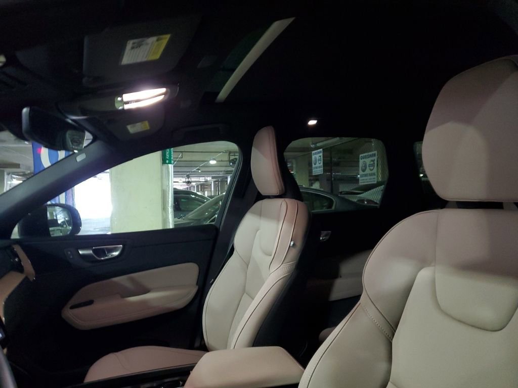 Certified 2026 Volvo XC60 B5 Core image 40