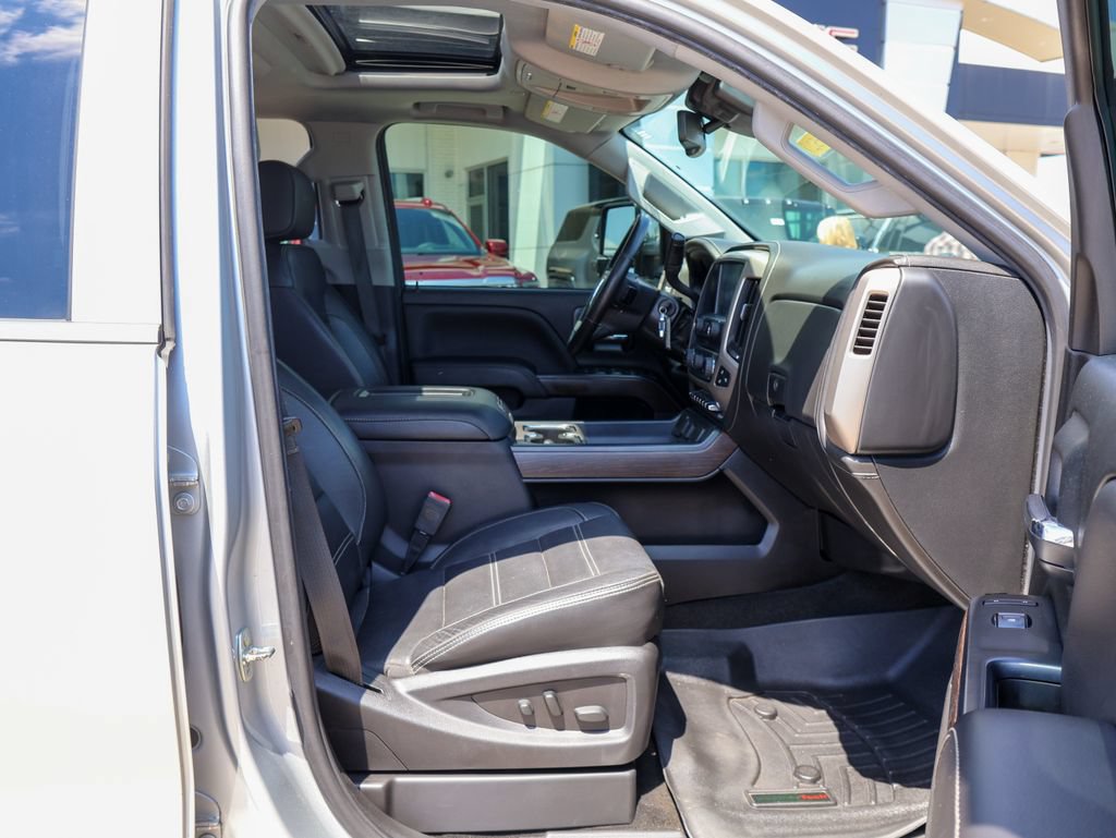 Used 2017 GMC Sierra 3500 Denali w/ Duramax Plus Package AWD/4WD image 29