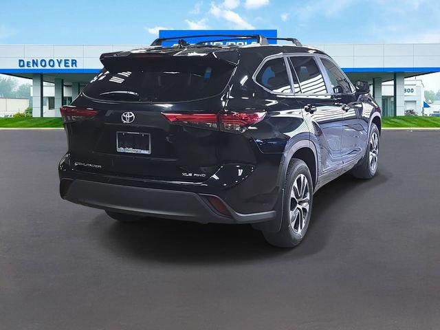 Used 2023 Toyota Highlander XLE image 6