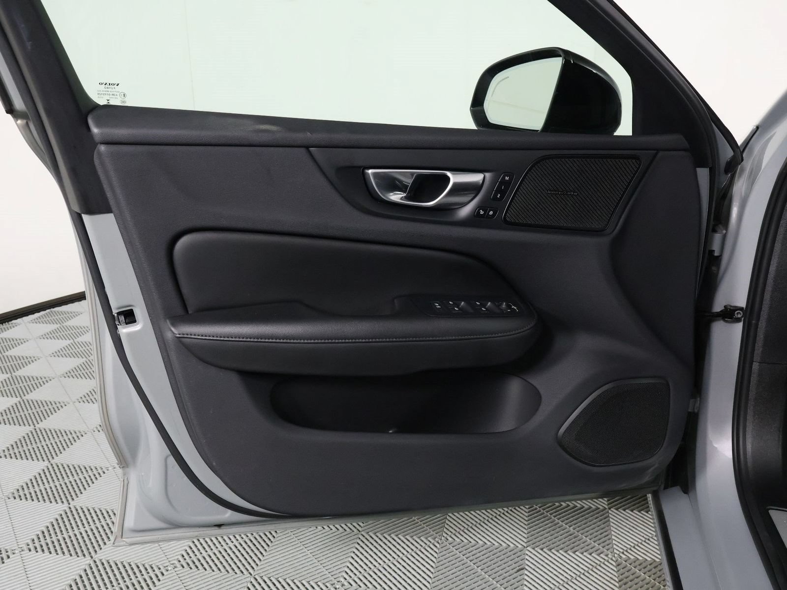 Certified 2024 Volvo S60 T8 Plus AWD/4WD image 17