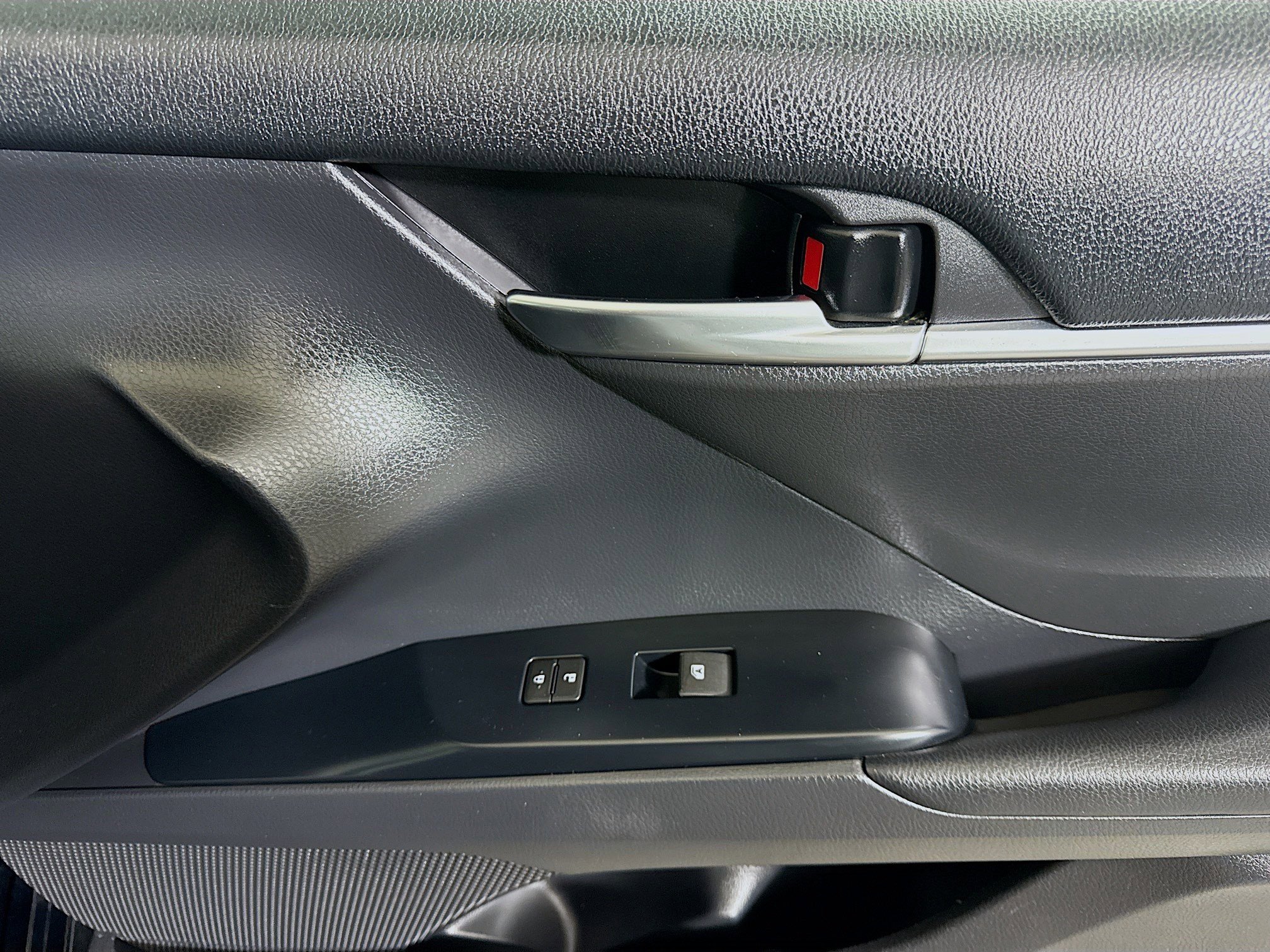 Used 2019 Toyota Camry LE FWD image 30