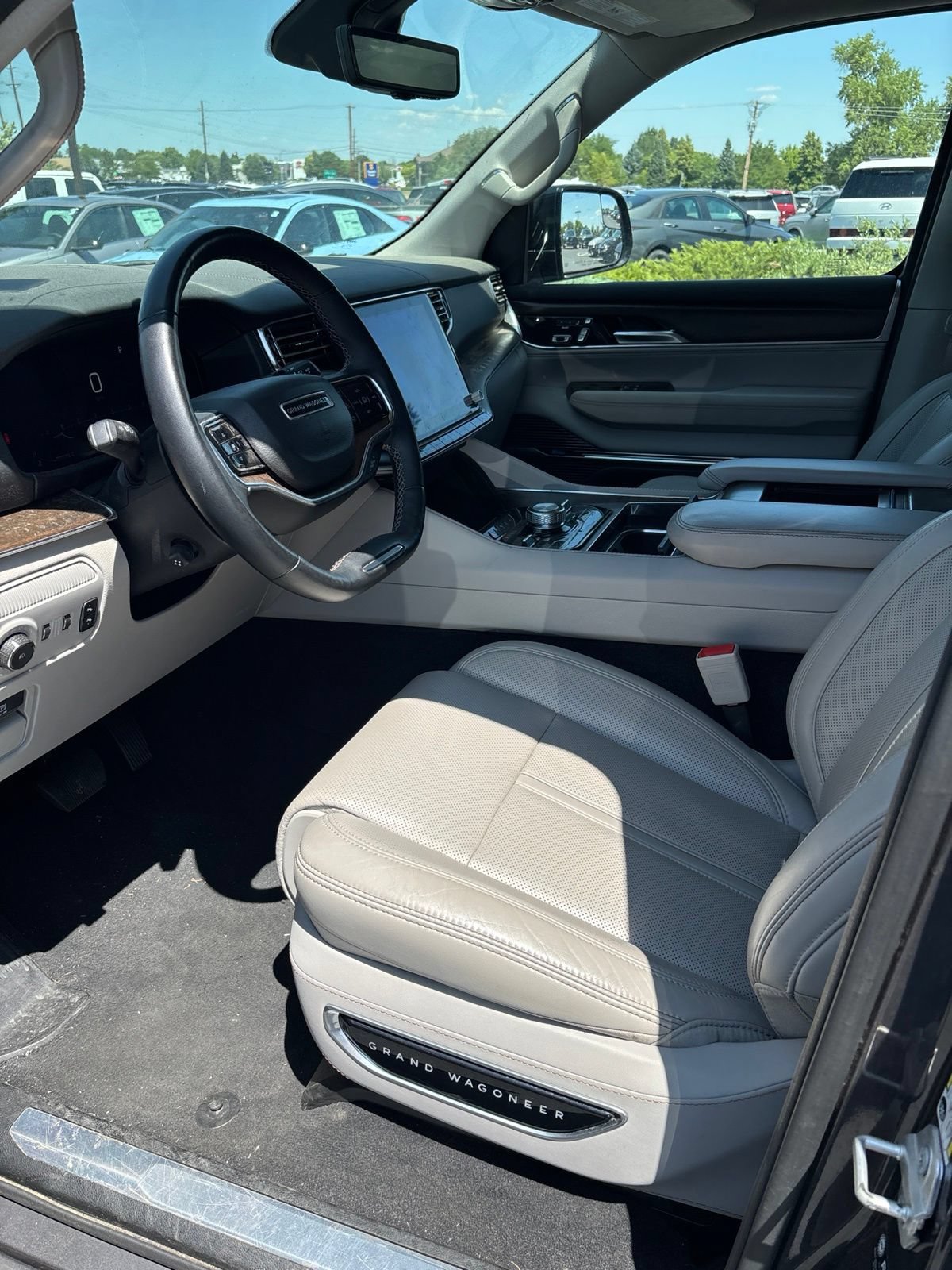 Used 2023 Jeep Grand Wagoneer 4WD w/ Convenience Group III image 2