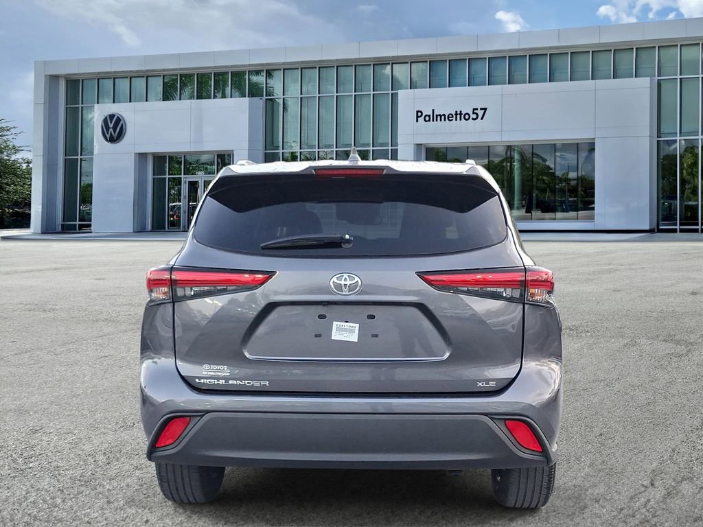 Used 2023 Toyota Highlander XLE FWD image 5