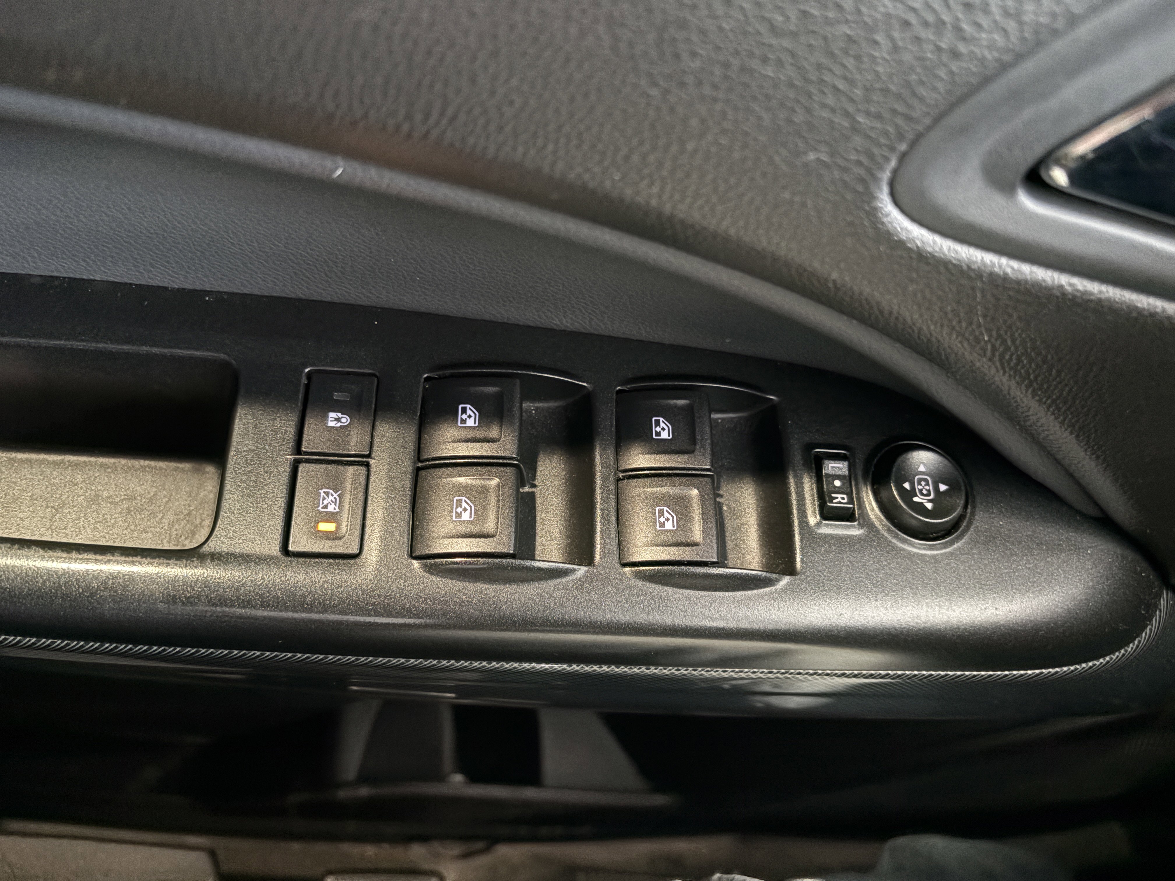 Used 2016 Chevrolet Colorado Z71 w/ Z71 Midnight Edition image 10