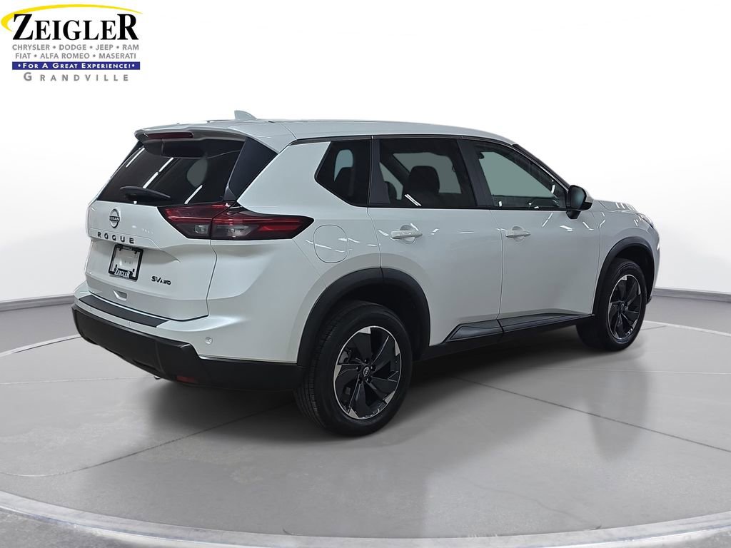 Used 2024 Nissan Rogue SV AWD/4WD image 5