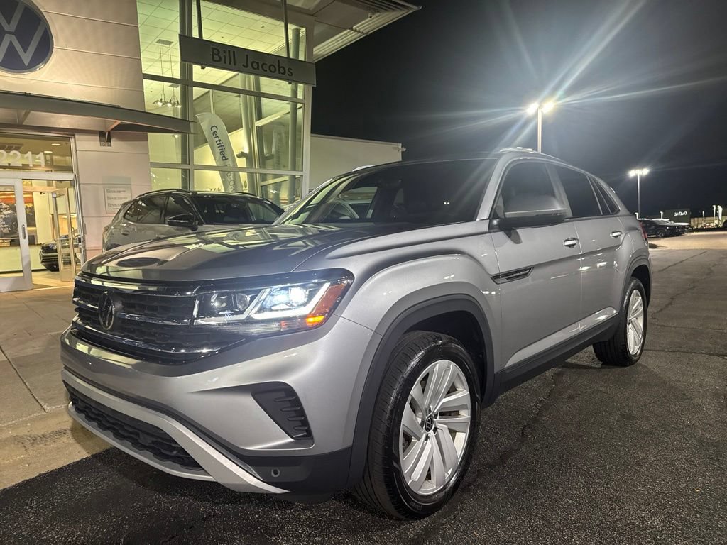 Used 2023 Volkswagen Atlas Cross Sport SE AWD/4WD image 2