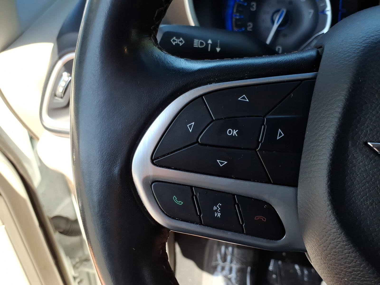 Used 2019 Chrysler Pacifica Touring-L image 23