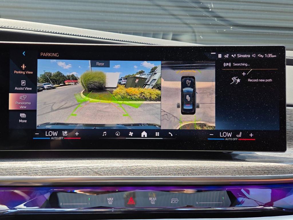 Used 2025 BMW i7 xDrive60 AWD/4WD image 12