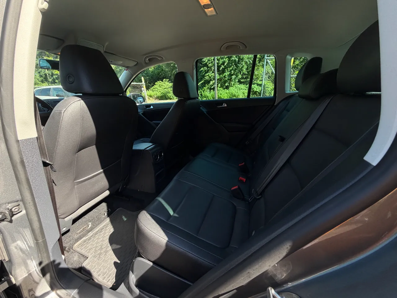 Used 2012 Volkswagen Tiguan LE FWD image 27