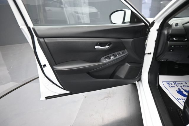 Used 2025 Nissan Sentra SV FWD image 9