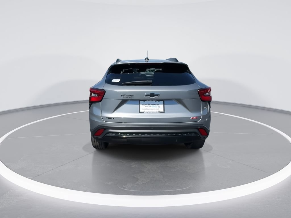 Used 2025 Chevrolet Trax RS w/ Sunroof Package FWD image 7