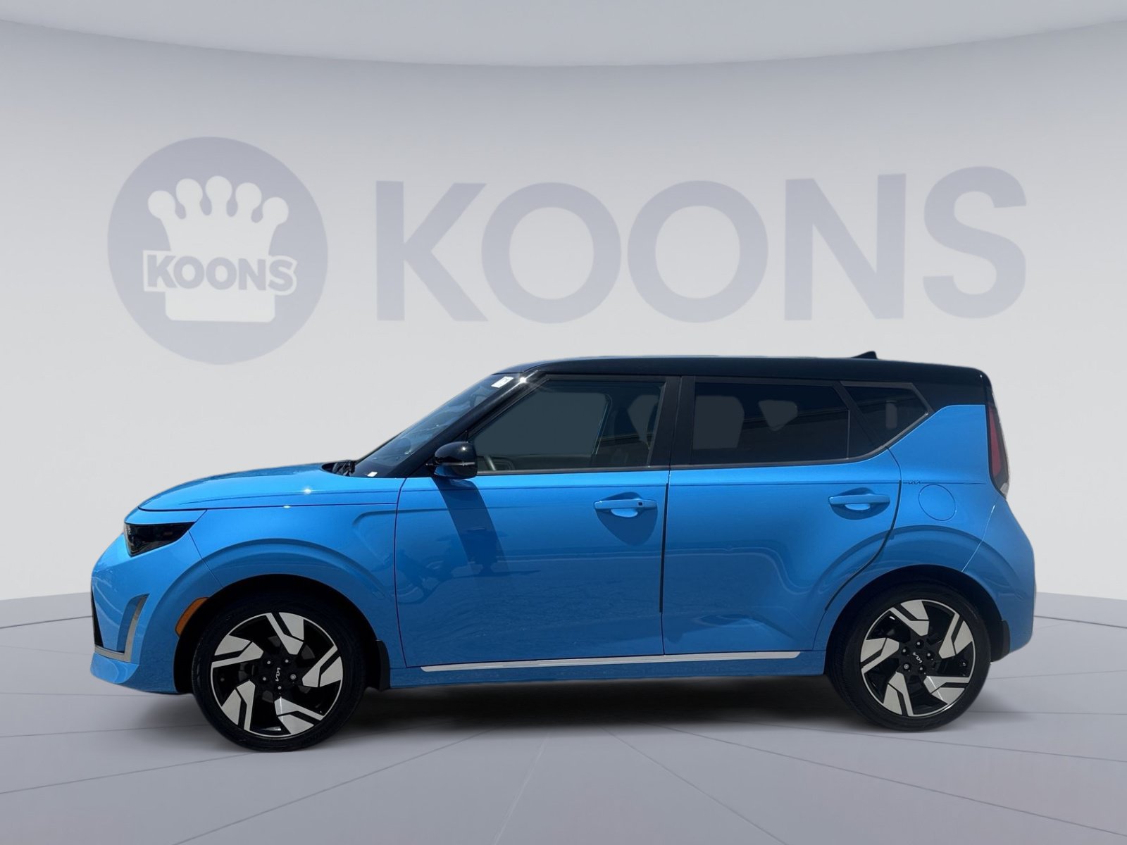 Used 2023 Kia Soul GT-Line FWD image 2